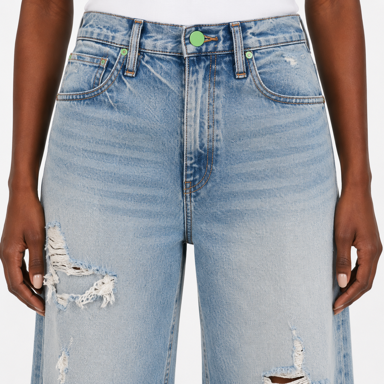 Distressed Wide-Leg Jeans in Light Blue Wash