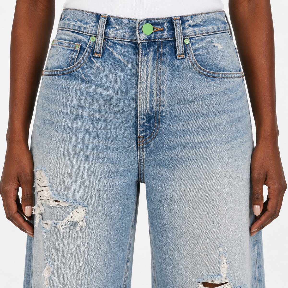 Distressed Wide-Leg Jeans in Light Blue Wash
