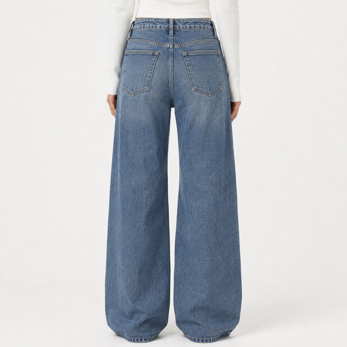 Low-Rise Wide-Leg Jeans in Blue Wash