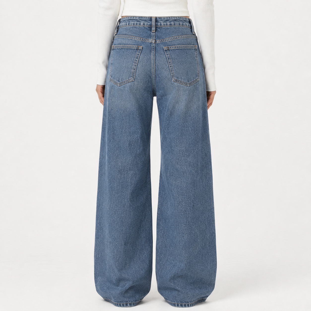 Low-Rise Wide-Leg Jeans in Blue Wash