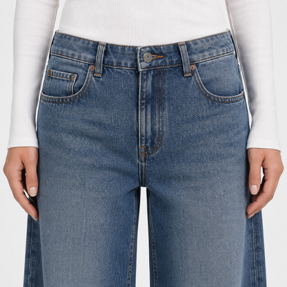 Low-Rise Wide-Leg Jeans in Blue Wash
