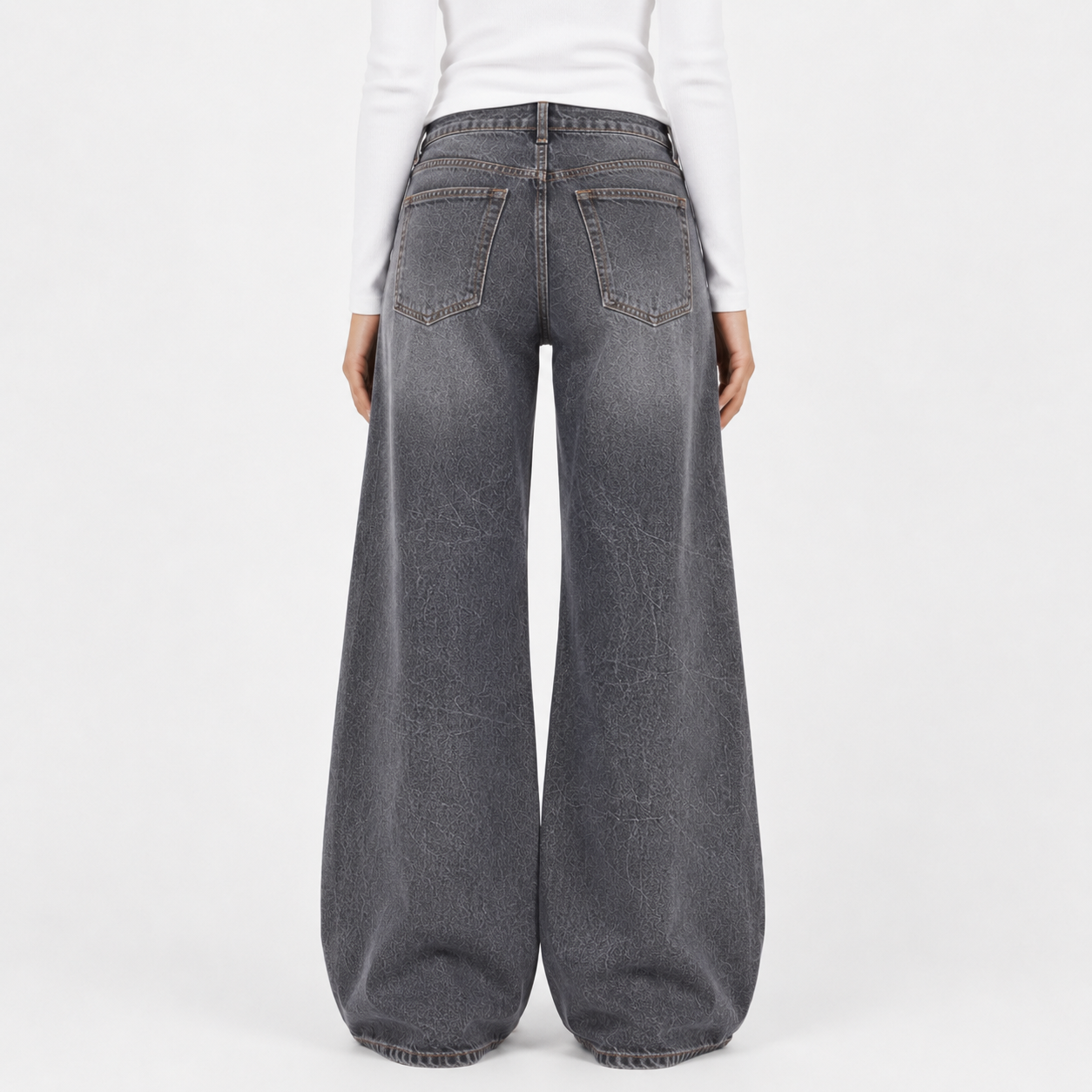Low-Rise Wide-Leg Jeans in Gray Wash